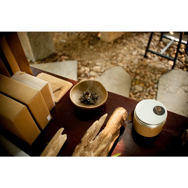 Dĩa sen gốm xông trầm thủ công-Dáng không tròn